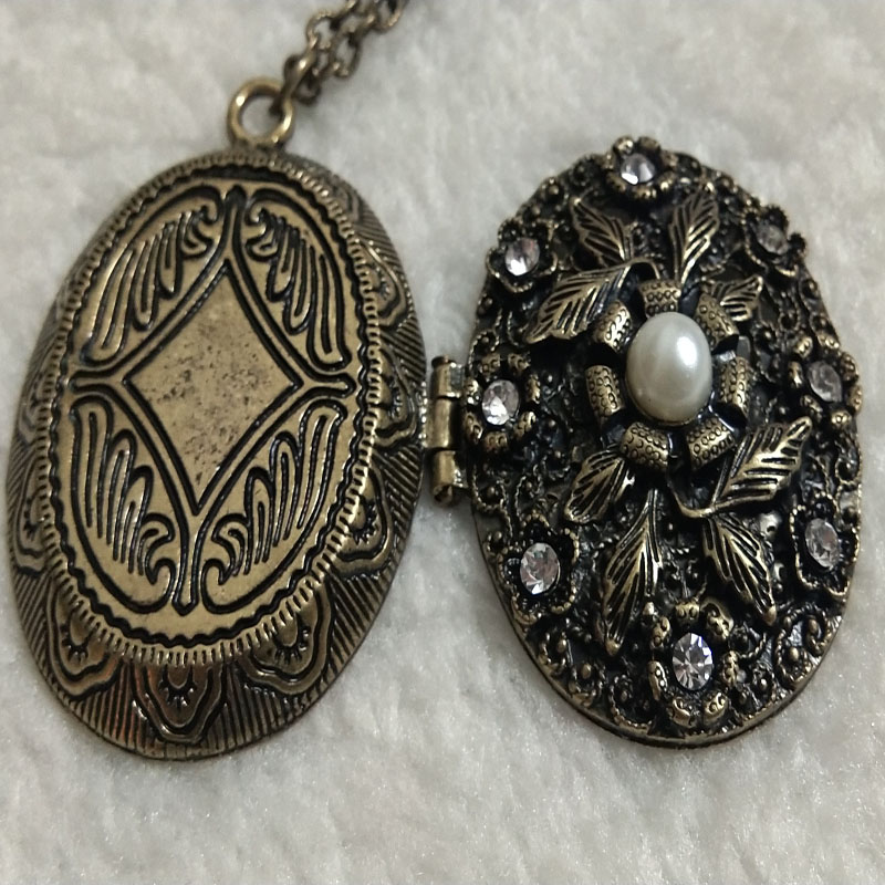Vintage Fashion Jewelry Brands - Vintage Brand Antique Gold Openable Magnet