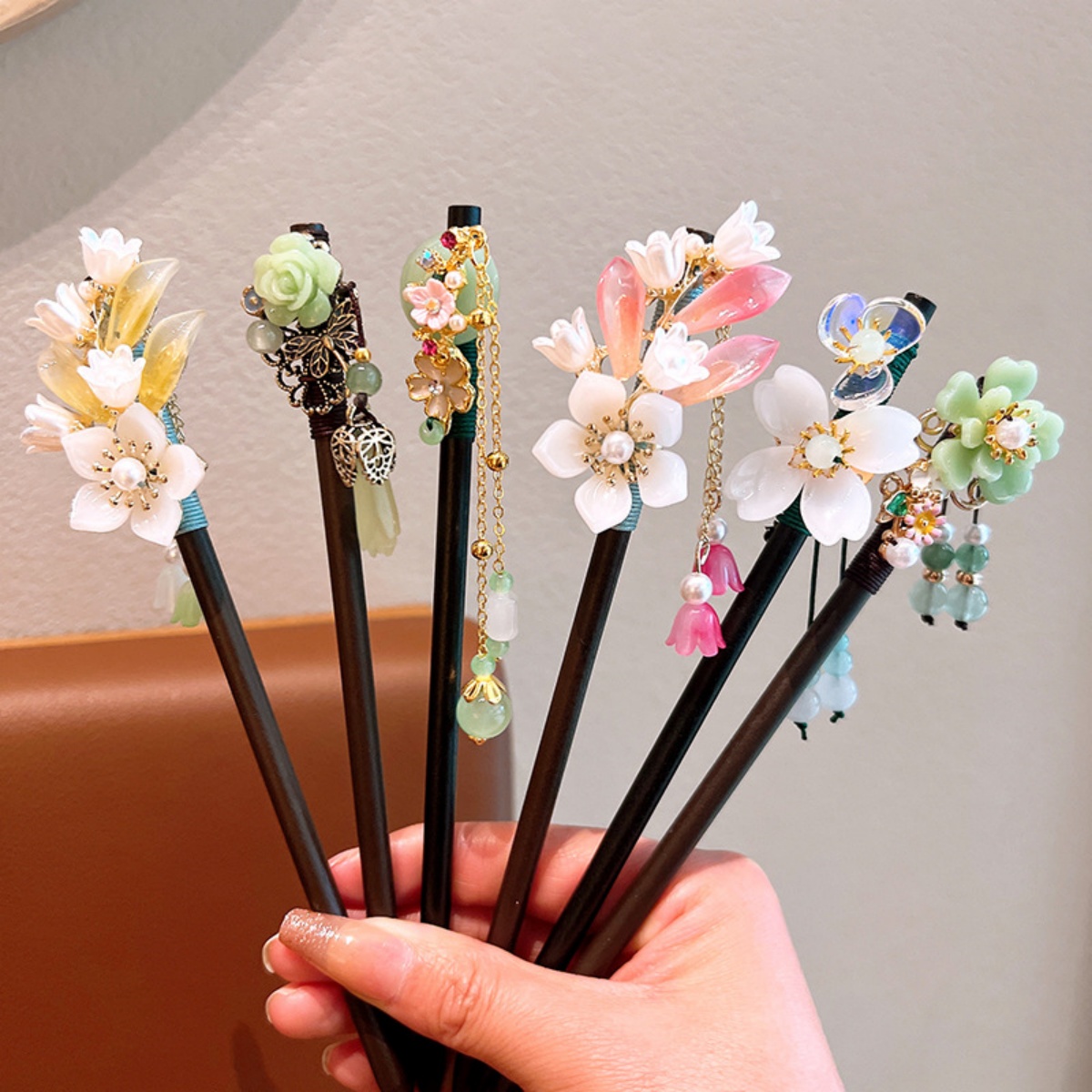 Vintage Fashion In Chinese - Exquisite Flower Tassel Wooden Hairpin Retro